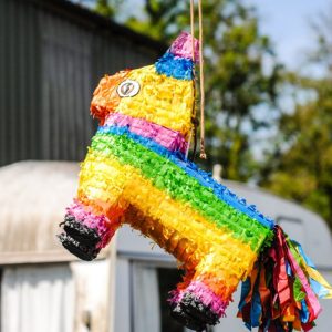 Bunte Pinata als Pferd